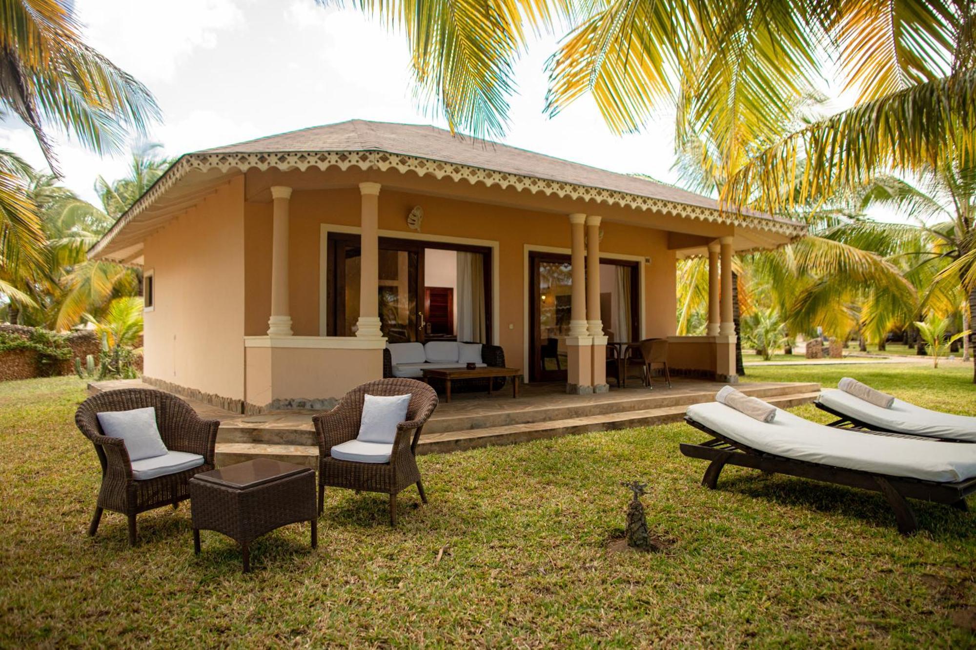 Ocean Beach Resort & Spa Malindi Exterior photo